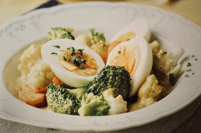 Eier in Gemüse-Curry-Ragout